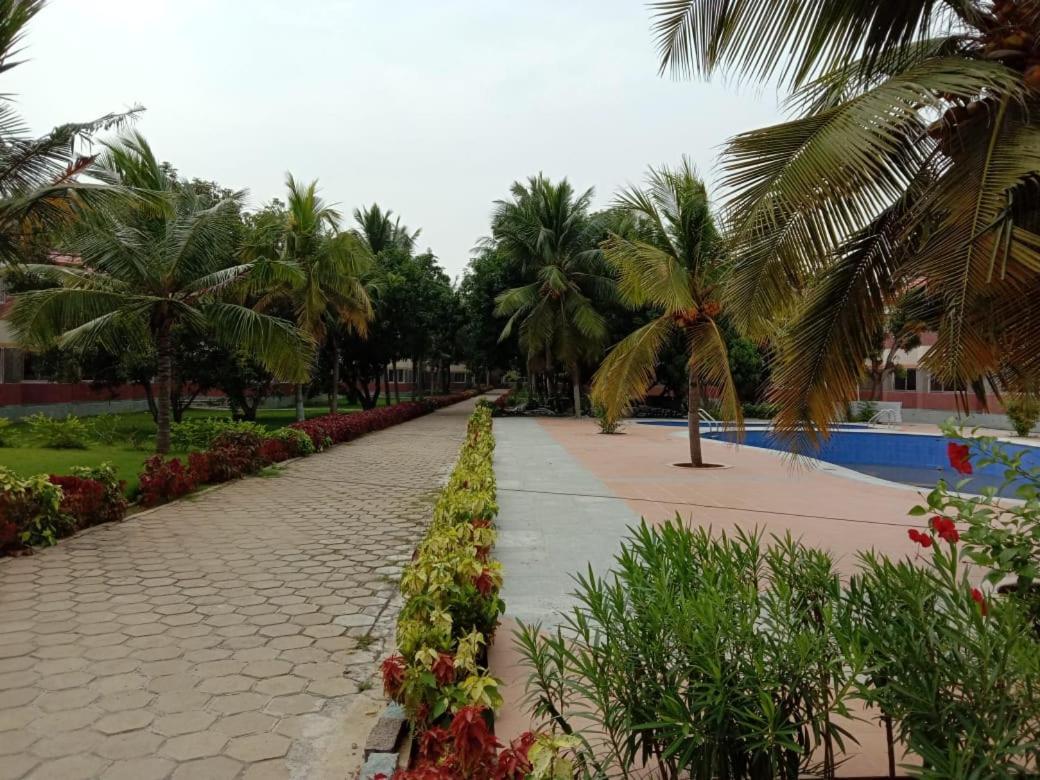Coral Beach Resort Mahabalipuram Bagian luar foto